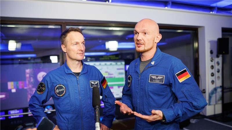Die beiden deutschen Esa-Astronauten Alexander Gerst und Matthias Maurer (links) hatten mehrfach betont, gern zum Mond fliegen zu wollen. (Archivbild)