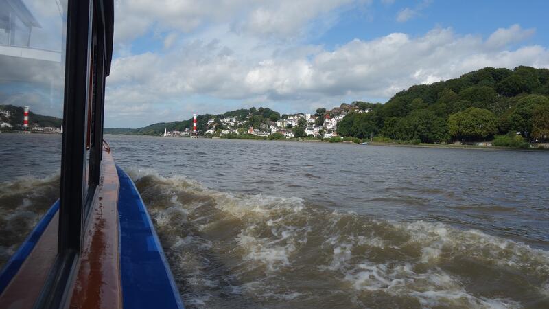 Führungen durch Buxtehude und Barkassenfahrten werden wieder angeboten Die beliebten Barkassenfahrten auf Este und Elbe werden wieder angeboten.