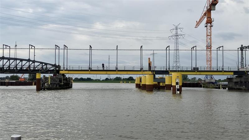 Die beschädigte Eisenbahnbrücke in Elsfleth.