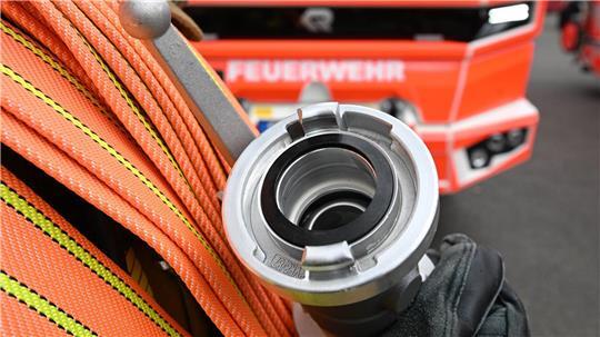 Die besondere Ladung stellte für die Feuerwehrkräfte eine Herausforderung dar. (Symbolbild)