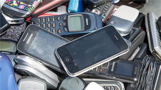 Die bisherigen Recyclingmaßnahmen kommen kaum gegen die Überproduktion von elektronischen Geräten an.