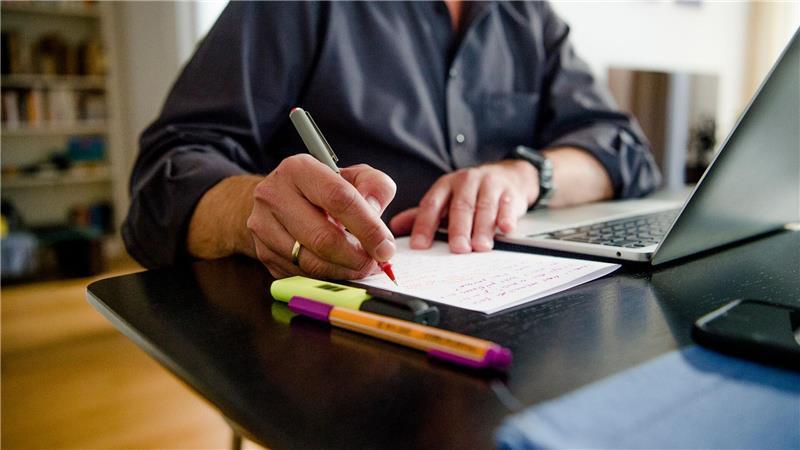 Schleswig-Holstein belegt bei Homeoffice-Nutzung Platz 6 Die bundesweit höchste Homeoffice-Quote gab es den Angaben nach in Hamburg (35,6 Prozent). (Symbolbild)