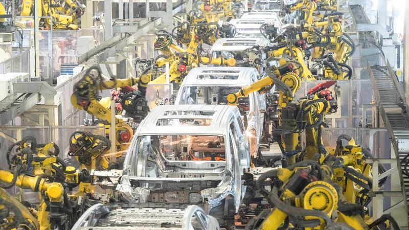 USA erhöhen Zölle für Elektroautos aus China drastisch Die chinesischen Elektroauto-Exporte seien 2023 um 70 Prozent gestiegen - und das gefährde die Investitionen in anderen Ländern, argumentiert die US-Regierung.