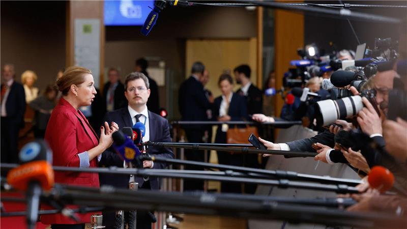 EU-Gipfel beginnt mit Beschluss für Russland-Sanktionen Die dänische Ministerpräsidentin Mette Frederiksen konnte beim EU-Gipfel den Durchbruch bei den Verhandlungen feiern. Ihr Land hat derzeit die EU-Ratspräsidentschaft inne.