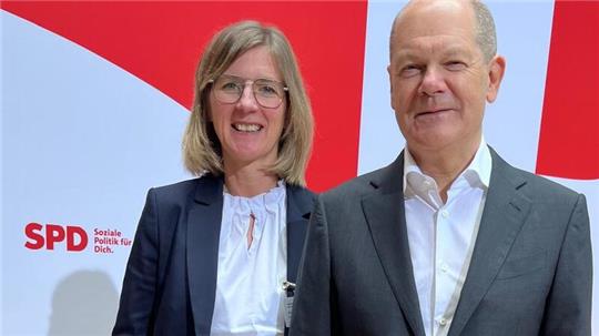 Die designierte Bundestagskandidatin Frauke Langen mit dem SPD-Kanzler Olaf Scholz.