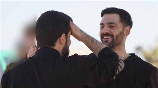 Die deutsch-israelischen Geiseln Gali und Ziv Berman (Foto ist von der Quelle bearbeitet worden). 

