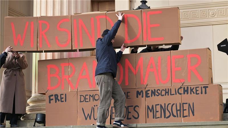 Ex-Landeschef Albig brüskiert SPD mit AfD-Bündnis „Die deutsche Brandmauerdebatte verkennt, dass sich hinter der Mauer auch unsere alten Wählerinnen und Wähler befinden“, sagte Albig der Deutschen Presse-Agentur. (Archivbild)