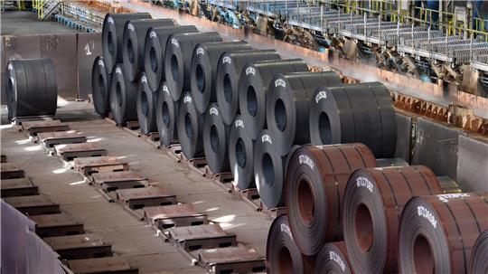 Die deutsche Industrie klagt sehr viel seltener über Materialmangel. (Archivbild)