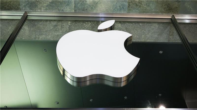 Die deutsche Medien- und Werbewirtschaft möchte Apple die App-Tracking-Abfrage auf iPhones durch das Bundeskartellamt untersagen lassen. (Archivbild)
