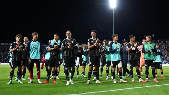 Die deutsche Nationalmannschaft nach dem 0:0 in Griechenland. 
