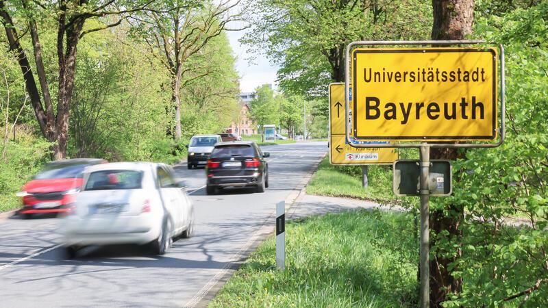 Die deutsche Polizei hat zwei Männer in Bayreuth festgenommen, die für Russland spioniert und mögliche Anschlagsziele in Deutschland ausgekundschaftet haben sollen. 