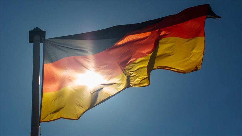 Wie viel mehr verdienen Beschäftigte in Westdeutschland? Die deutsche Wiedervereinigung wurde am 3. Oktober 1990 vollendet. Auch dreieinhalb Jahrzehnte später sind die Einkommen in den alten Bundesländern jedoch immer noch höher. (Symbolbild)
