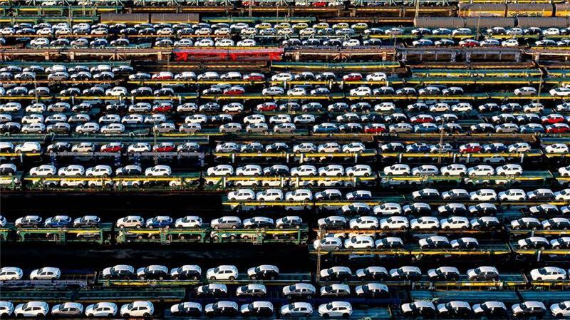 Die deutsche Wirtschaft steckt in der Krise, wichtige Industriebranchen wie der Autobau schwächeln (Archivbild)