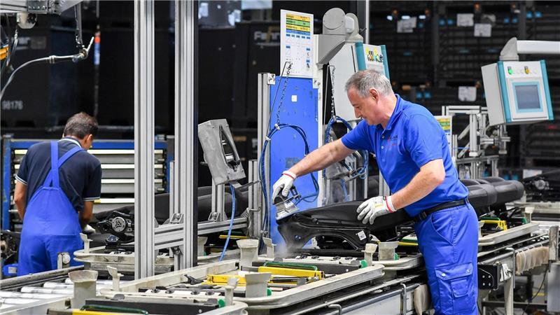 Die deutsche Zulieferindustrie ist bei Investitionen zunehmend zurückhaltend. (Archivbild)