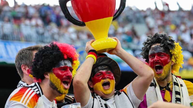 „Ein Knackpunkt“: Füllkrug rettet DFB-Elf Gruppensieg Die deutschen Fans träumten beim letzten Gruppenspiel in Frankfurt schon vom EM-Pokal.