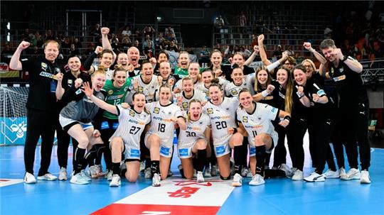 Die deutschen Handballerinnen haben die Olympia-Teilnahme perfekt gemacht.