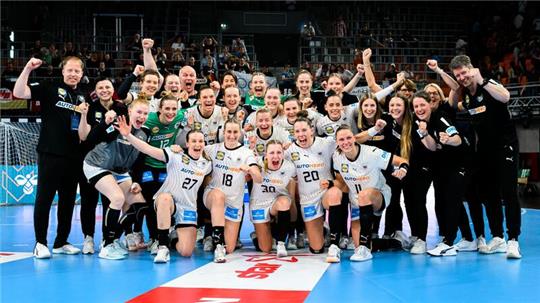 Die deutschen Handballerinnen haben die Olympia-Teilnahme perfekt gemacht.