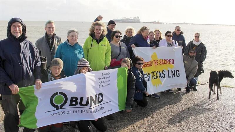 LNG-Gegner aus den USA am Jadebusen: Und wer rettet uns? Die deutschen LNG-Kritiker aus der Region haben Besuch von Gleichgesinnten aus den USA.