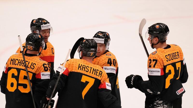 Wieder wartet die Schweiz im Viertelfinale auf das DEB-Team Die deutschen Spieler feiern den Erfolg gegen Frankreich.