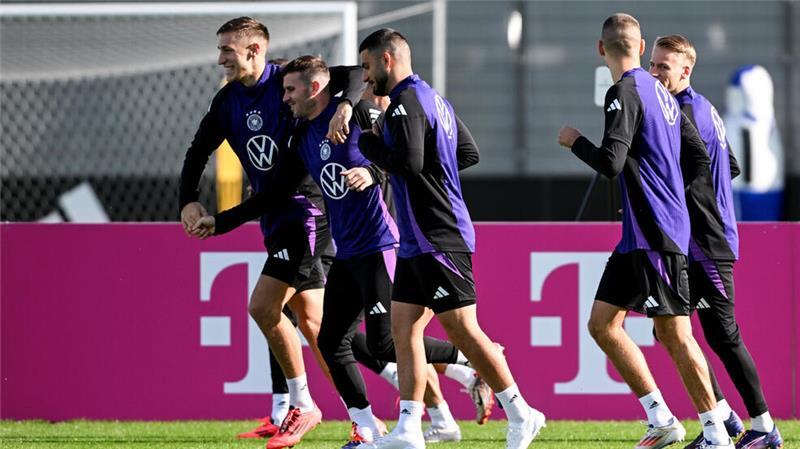 So steht es für Deutschland in der Nations League Die deutschen Spieler laufen während des Trainings.