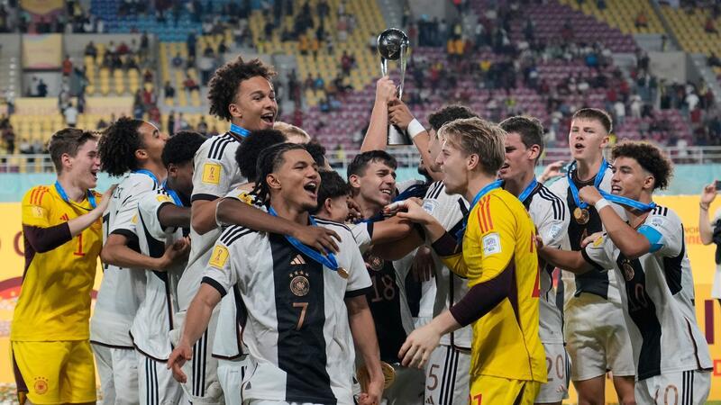 „Unsterblich“: Große Zukunft für U17-Champions Die deutschen U17-Fußballer siegten im WM-Finale im Elfmeterschießen gegen Frankreich.