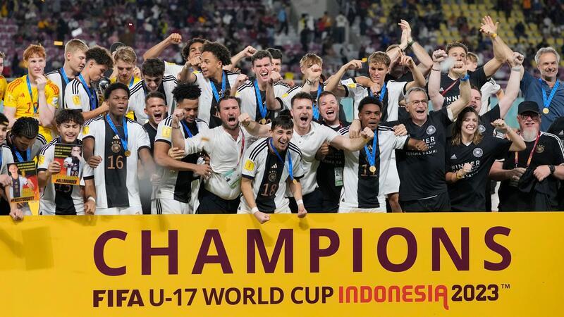 Empfang für U17-Weltmeister - „Rückenwind für das EM-Jahr“ Die deutschen U17-Fußballer werden zurück in Deutschland erwartet.
