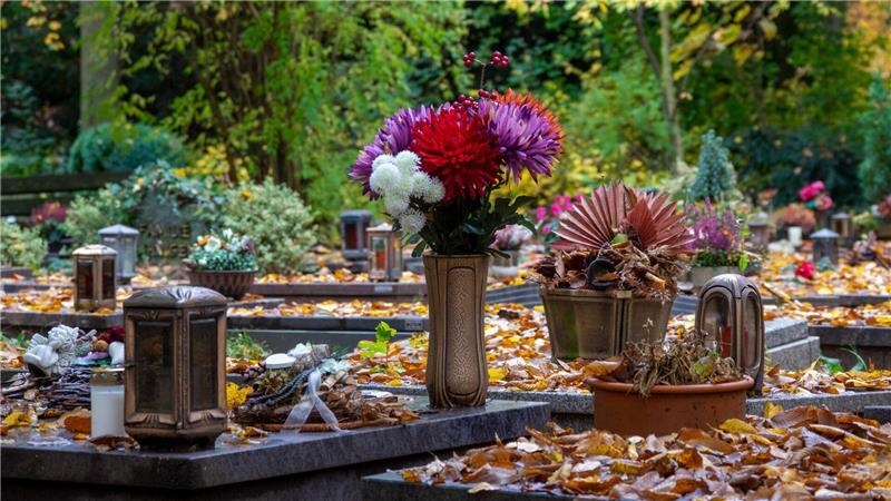 Die diskriminierende Geschichte über den Blumendiebstahl auf dem Friedhof samt Festnahme ist frei erfunden.