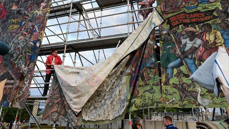 Kulturminister: documenta soll Perspektive bekommen Die documenta fifteen war vor zwei Jahren von Antisemitismus-Diskussionen überschattet worden.