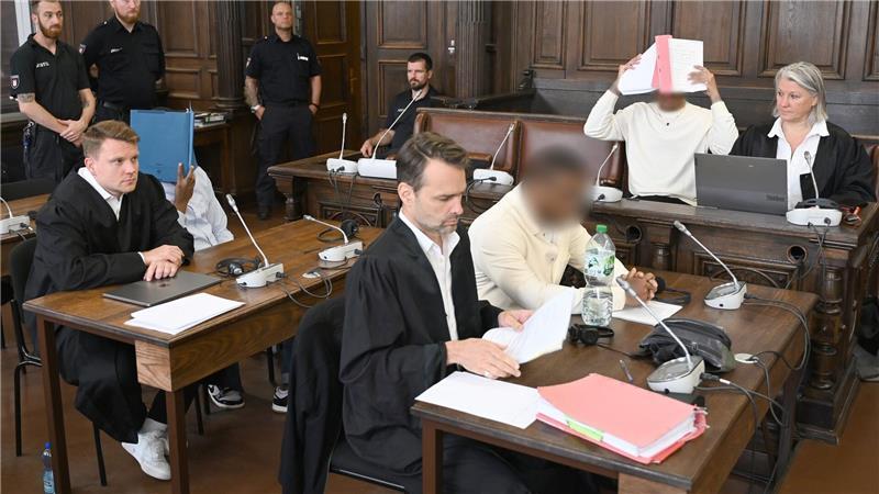 Die drei Angeklagten wurden wegen eines Raubmordes an einem 69-Jährigen zu lebenslangen Strafen verurteilt.