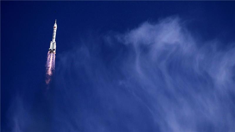 Chinas gestrandete Raumfahrer zurück aus dem All Die drei Astronauten der „Shenzhou 20“ waren im April ins All aufgebrochen. (Archivbild)