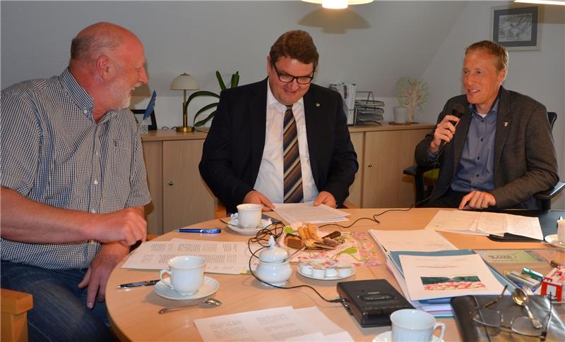 Die drei Bürgermeister im Interview zu Perspektiven durch die geplante Küstenautobahn A 20. Foto von Allwörden