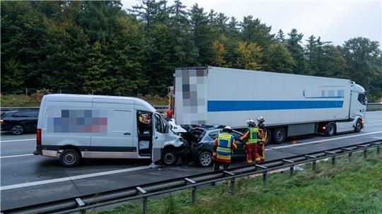 Die drei Fahrzeuge nach dem Unfall zwischen Buchholz und Rade