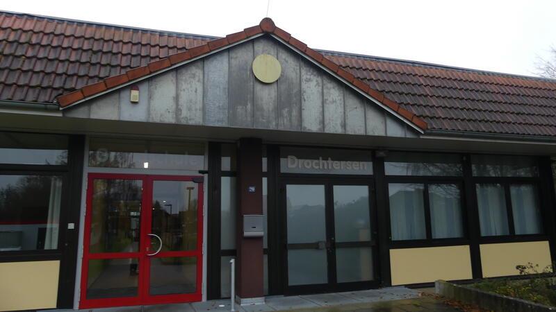 Die drei Grundschulen der Gemeinde - hier die Drochterser - werden die Politik 2024 stark beschäftigen. Mehr als 30 zusätzliche Räume sind für den Ganztagsbetrieb an allen drei Standorten nötig.