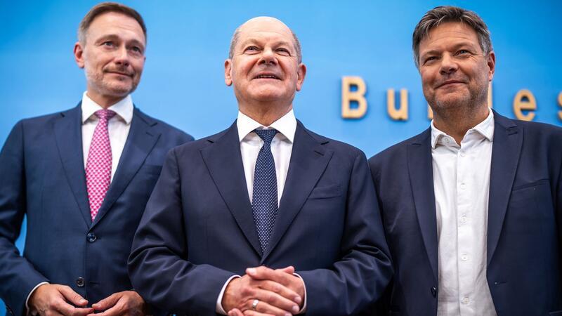 An der Kompromissgrenze: Wofür die Ampel Geld ausgeben will Die drei Spitzen der Ampel-Koalition haben die Finanzierungspläne mühsam ausgehandelt. (Archivbild)