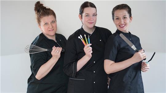 Die drei kreativen Powerfrauen führen die Cupcake Factory mit Leidenschaft und viel Geschick für besondere Designs (von links: Liudmila, Sofya und Angelina). 