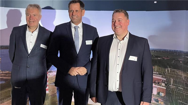 Die drei vom Kernkraftwerk (von links): Dr. Guido Knott, Olaf Lies und Marco Albers während des Festakts.