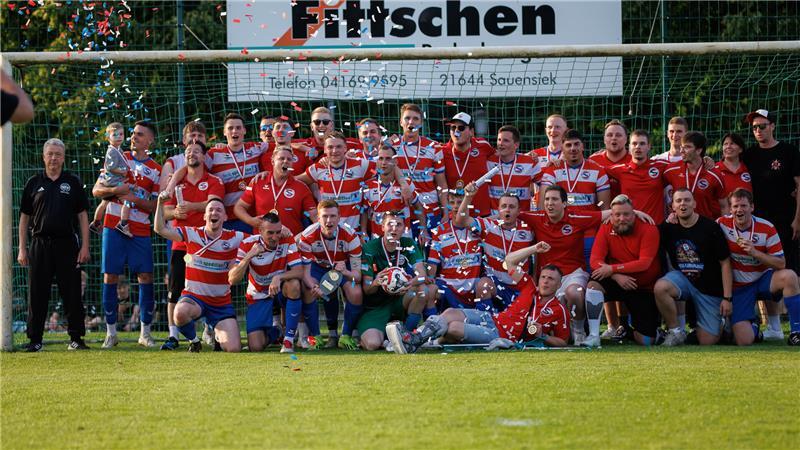 Immenbeck feiert und zwei Stader Teams beweisen Pokalroutine Die dritte Mannschaft des TSV Eintracht Immenbeck feierte einen verdienten Kreisplaketten-Sieg.