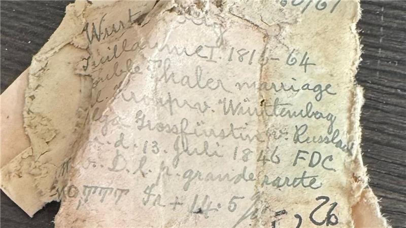 Die durch Wassereintritt teils vergammelten Münztütchen, die jahrzehntelang vergraben waren.