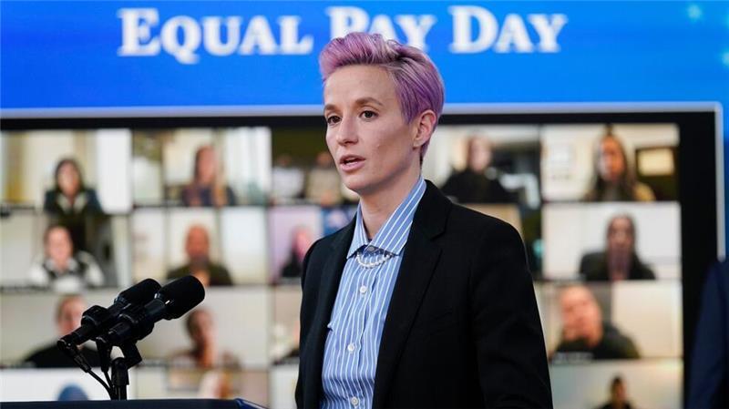 Millionen für die Männer, Duschgel für die Frauen? Die ehemalige US-Fußballerin Megan Rapinoe ist Vorreiterin im Kampf um Geschlechtergerechtigkeit.