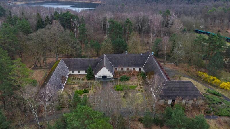 Debatte um Areal mit ehemaliger Goebbels-Villa bei Berlin Die ehemalige Villa von Reichpropaganda-Minister Joseph Goebbels auf dem Areal am Bogensee,