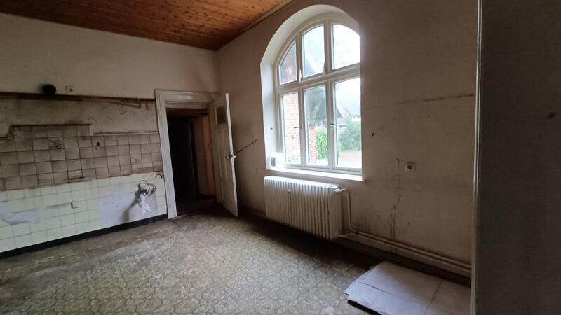 Alte Schule in Essel: Das geschieht mit dem Jugendstilhaus Die ehemalige Wohnküche könnte als Gemeinschaftsküche dienen.