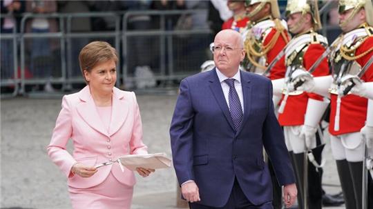 Die ehemalige schottische Premierministerin Nicola Sturgeon (l.) und ihr Ehemann Peter Murrell.