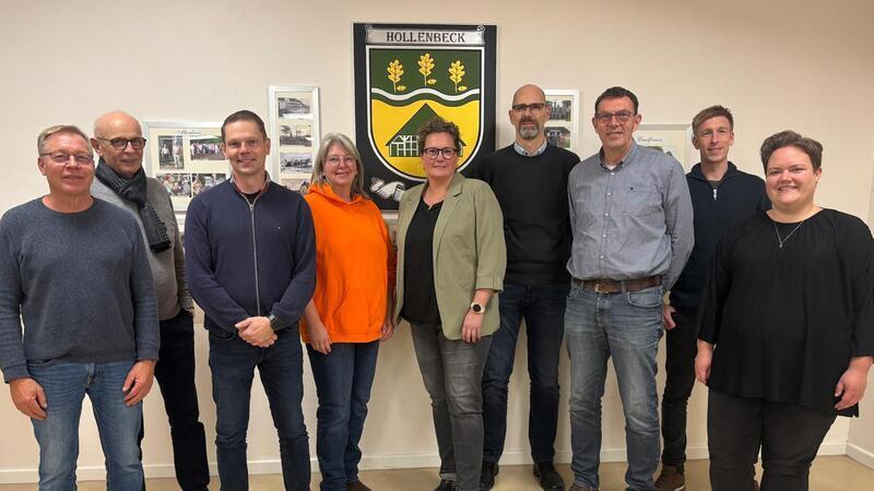 Die ehemaligen und zukünftigen Vorstandsmitglieder des Förder- und des Heimatvereins sind zukünftig gemeinsam engagiert für den neuen Dorfverein Rund um dat Dörp Hollenbeck