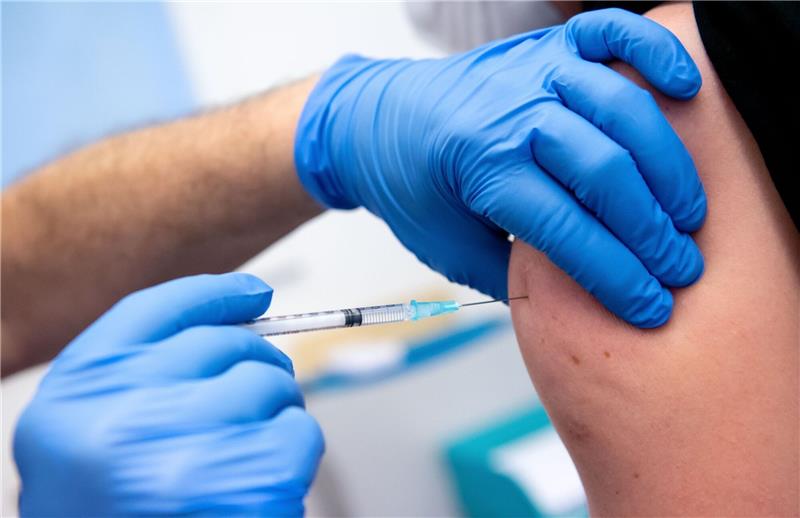 Kliniken wollen Impfpflicht für Personal aussetzen – Unterstützung von FDP Die einrichtungsbezogene Impfpflicht ist weiterhin umstritten. Foto: dpa-Bildfunk