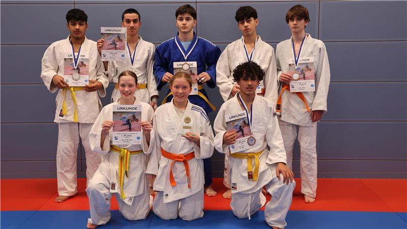 Die erfolgreichen Judoka aus Stade, Horneburg und Freiburg.