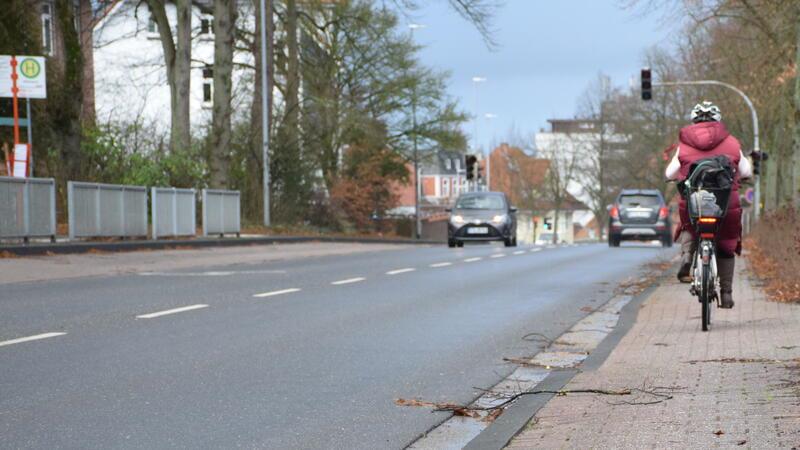 Stade: Zwei Baustellen auf der Harsefelder Straße beeinträchtigen den Verkehr Die erste Baustelle wird auf Höhe der Ampel vor dem Athenaeum eingerichtet, die Harsefelder Straße wird halbseitig gesperrt.