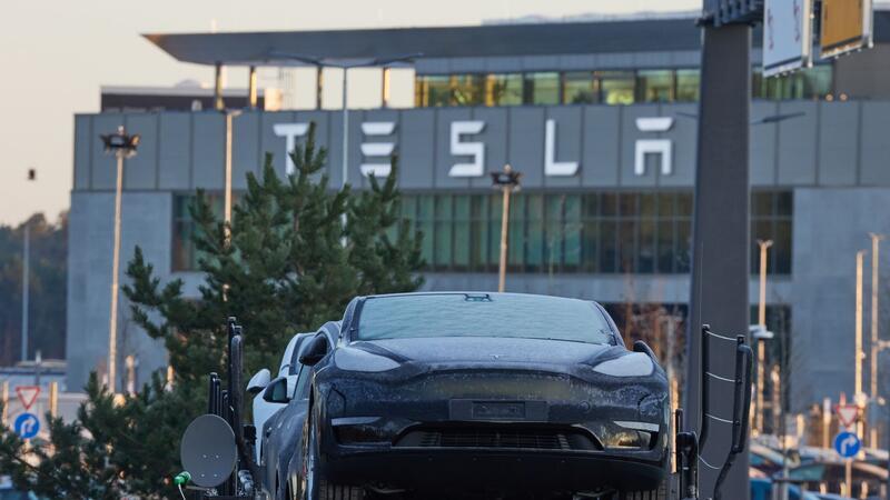 Tesla wählt neuen Betriebsrat Die erste Betriebsratswahl im Tesla-Werk in Grünheide fand 2022 noch vor der Werkseröffnung statt. Seitdem arbeiten viel mehr Menschen in der Fabrik.