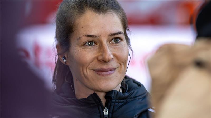 Die erste Cheftrainerin in der Fußball-Bundesliga der Männer: Marie-Louise Eta. (Archivbild)