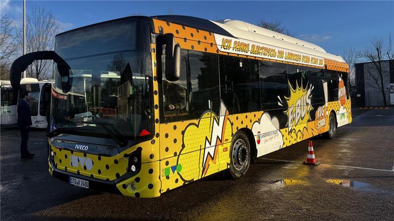 Bitte einsteigen: Drei neue Elektrobusse fahren durch den Kreis Stade Die erste Fahrt im KVG-Elektrobus im Landkreis Stade.