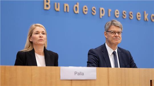 Die erste Frau an der Spitze der Bahn